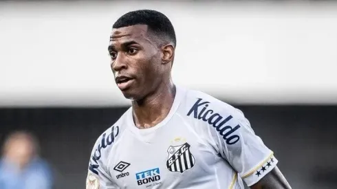 Jean Lucas, em ação pelo Santos - Foto: Raul Baretta/Santos FC