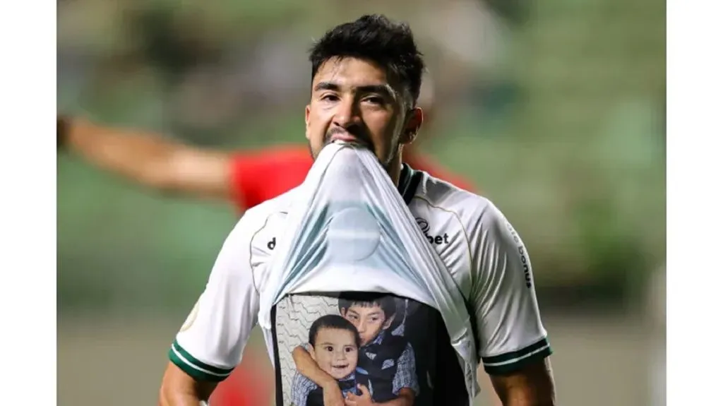 Foto: Gilson Lobo/AGIF – Marcelino Moreno comemorando gol pelo Coritiba