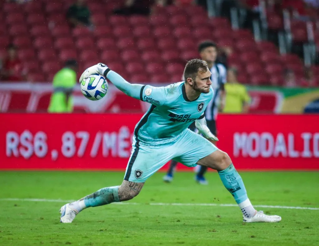 Lucas Perri atuando pelo Botafogo. Foto: Giancarlo Santorum/AGIF
