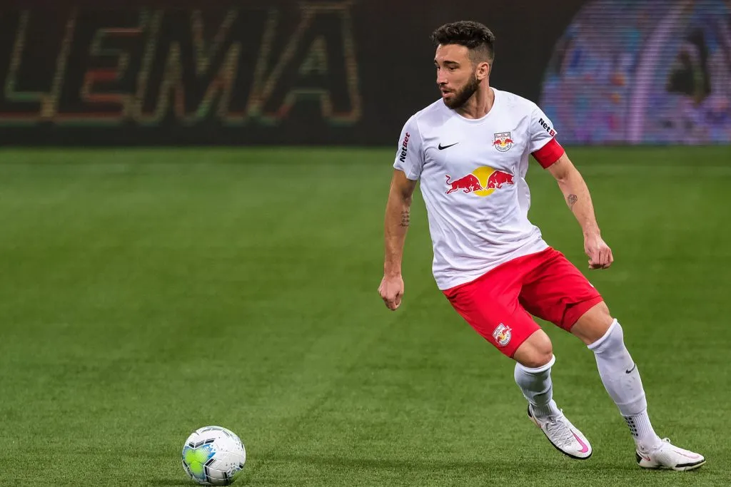 Zagueiro Léo Ortiz atuando pelo Bragantino. Foto: Marcello Zambrana/AGIF