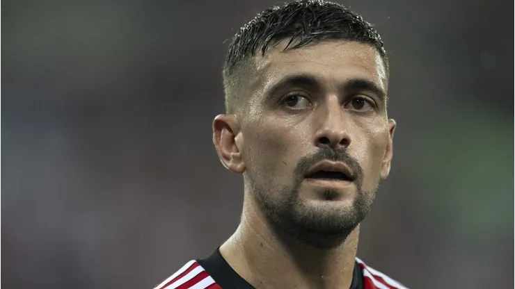 De Arrascaeta jogador do Flamengo durante partida contra o Bragantino no estadio Maracana pelo campeonato Brasileiro A 2023. Foto: Jorge Rodrigues/AGIF