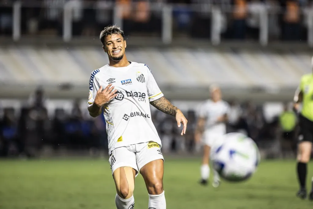 Marcos Leonardo jogador do Santos lamenta durante partida contra o Fluminense no estadio Vila Belmiro pelo campeonato Brasileiro A 2023. Foto: Abner Dourado/AGIF