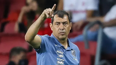 Fabio Carille tecnico do Santos durante partida contra o Internacional no estadio Beira-Rio pelo campeonato Brasileiro A 2021. Pedro H. Tesch/AGIF