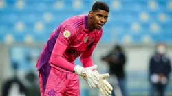 Hugo Souza goleiro do Flamengo durante partida contra o Gremio no estadio Arena do Gremio pelo campeonato Brasileiro A 2021. Foto: Pedro H. Tesch/AGIF
