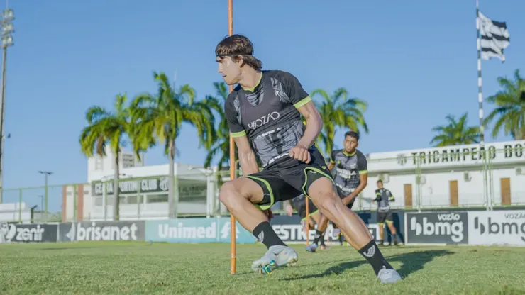 Foto: Felipe Santos/cearasc.com - Zé Ricardo em treino pelo Ceará