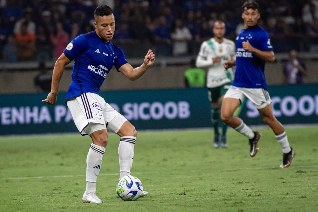 Marlon jogador do Cruzeiro durante partida contra o Palmeiras no estadio Mineirao pelo campeonato Brasileiro A 2023. Foto: Fernando Moreno/AGIF