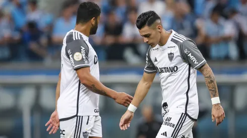 Pavon e Hulk jogadores do Atletico-MG lamentam chance perdida durante partida contra o Gremio no estadio Arena do Gremio pelo campeonato Brasileiro A 2023. Foto: Pedro H. Tesch/AGIF