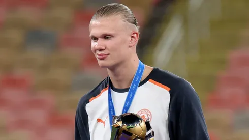 Haaland com a taça de Campeão. (Photo by Francois Nel/Getty Images)