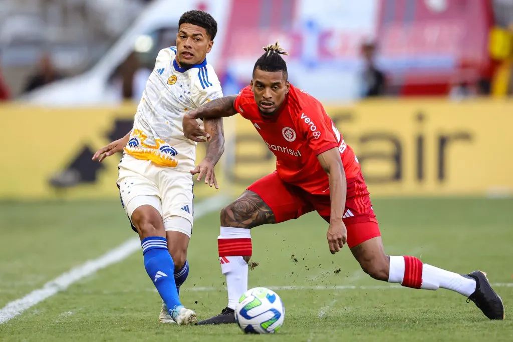 Dalbert jogador do Internacional durante partida no estadio Mineirao pelo campeonato Brasileiro A 2023. Foto: Gilson Lobo/AGIF