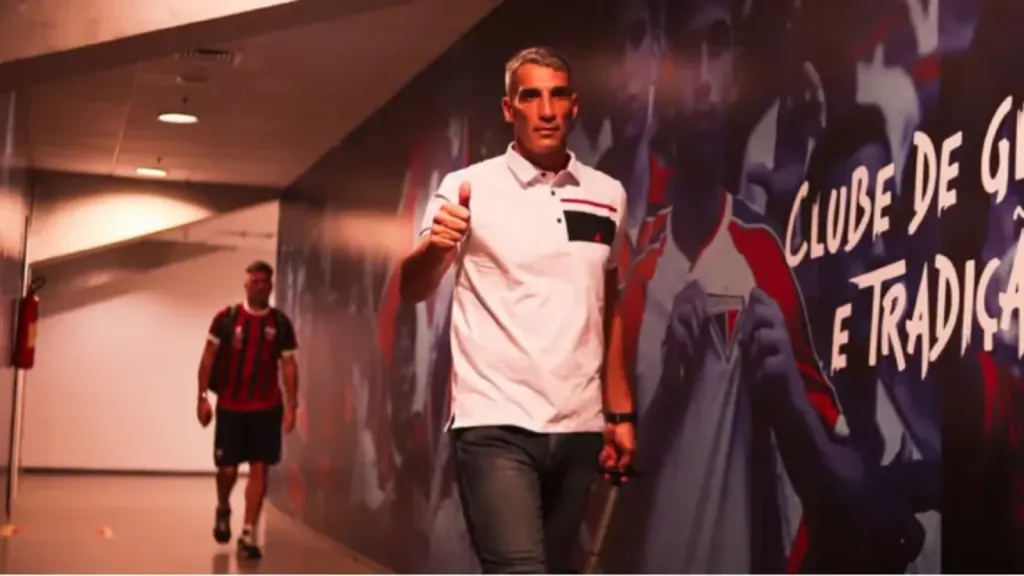 Foto: Leonardo Moreira/Fortaleza – O técnico Juan Pablo Vojvoda vem se destacando no Fortaleza