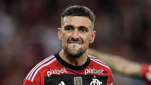 Arrascaeta atuando em 2023 pelo Mengo. Foto: Thiago Ribeiro/AGIF