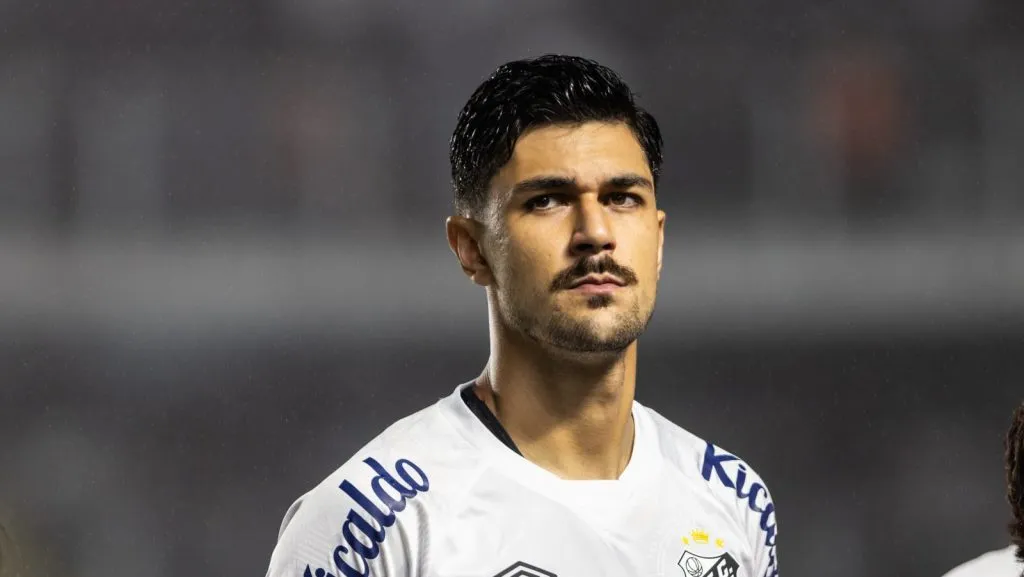 João Basso, zagueiro do Santos