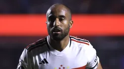 Torcida comemora a permanência de Lucas. Foto: Marcello Zambrana/AGIF