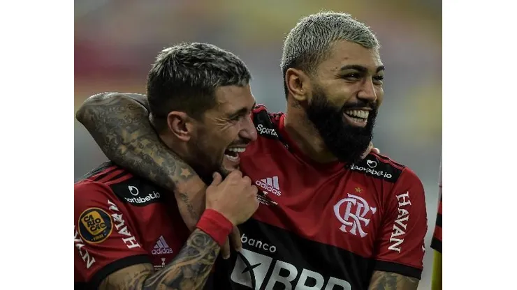 Arrascaeta e Gagibol em jogo pelo Flamengo - Foto: Thiago Ribeiro/AGIF