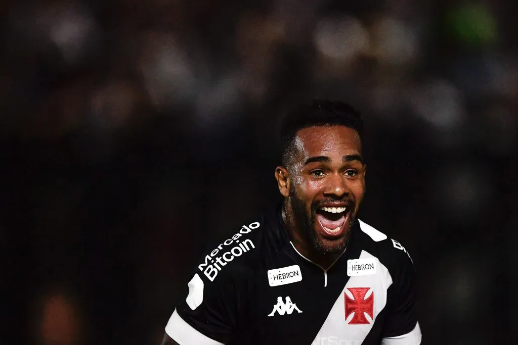 Alex Teixeira está indo ao Vitória – Foto: Thiago Ribeiro/AGIF
