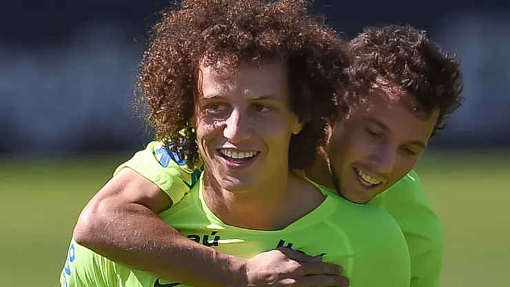 David Luiz e Bernard durante treino da Seleção - Foto: Buda Mendes/Getty Images