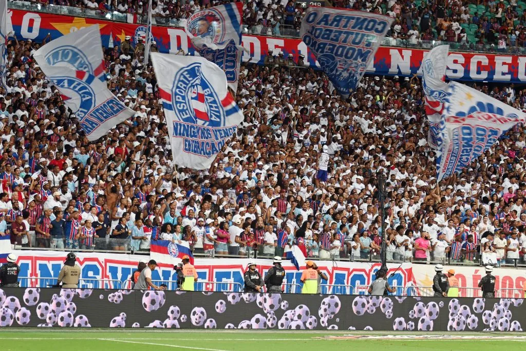 BA – SALVADOR – 06/12/2023 – BRASILEIRO A 2023, BAHIA X ATLETICO-MG – Torcida do Bahia durante partida contra Atletico-MG no estadio Arena Fonte Nova pelo campeonato Brasileiro A 2023. Foto: Walmir Cirne/AGIF