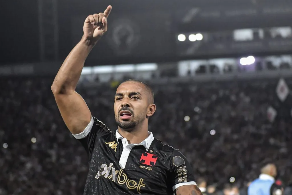 Paulo Henrique foi importante na reta final do Brasileirão e deve ficar no Vascão – Foto: Thiago Ribeiro/AGIF