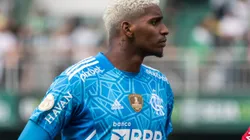 Hugo Souza defendeu pênalti de Di María no Estádio da Luz em partida desta sexta-feira - Foto: Robson Mafra/AGIF