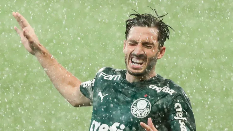 Lateral vai voltar ao Brasil e está sendo falado pela torcida do Palmeiras - Foto: Marcello Zambrana/AGIF.