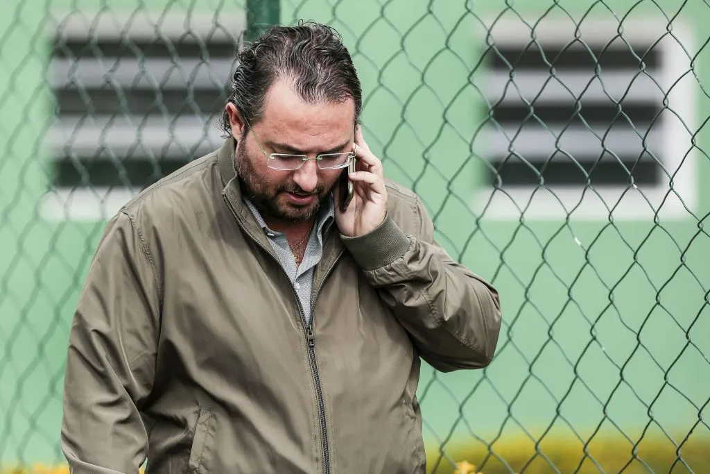 O gerente de futebol Alexandre Mattos durante treino no CT Academia de Futebol. Foto: Ale Cabral/AGIF