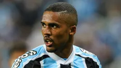 RS - Porto Alegre - 06/10/2021 - BRASILEIRO A 2021, GREMIO X CUIABA - Douglas Costa jogador do Gremio durante partida contra o Cuiaba no estadio Arena do Gremio pelo campeonato Brasileiro A 2021. Foto: Pedro H. Tesch/AGIF