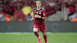 Varela atuando diante do Cuiabá. Foto: Gil Gomes/AGIF