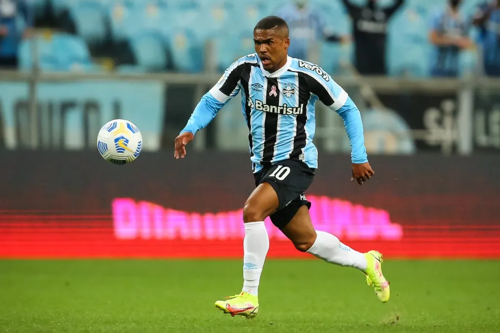 Craque não foi bem pelo Grêmio – Foto: Pedro H. Tesch/AGIF.