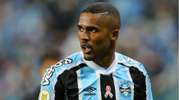 Camisa 10 ex-Grêmio pode voltar ao Brasil - Foto: Pedro H. Tesch/AGIF.