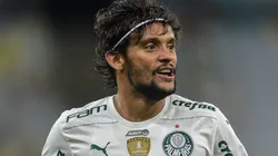 RJ - Rio de Janeiro - 27/08/2022 - BRASILEIRO A 2022, FLUMINENSE X PALMEIRAS - Gustavo Scarpa jogador do Palmeiras durante partida contra o Fluminense no estadio Maracana pelo campeonato Brasileiro A 2022. Foto: Thiago Ribeiro/AGIF