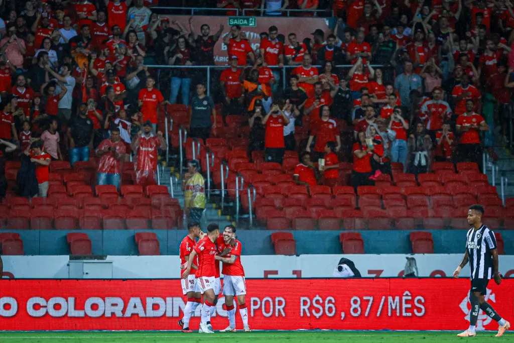 Jogadores do Internacional, no Beira-Rio - Foto: Maxi Franzoi/AGIF