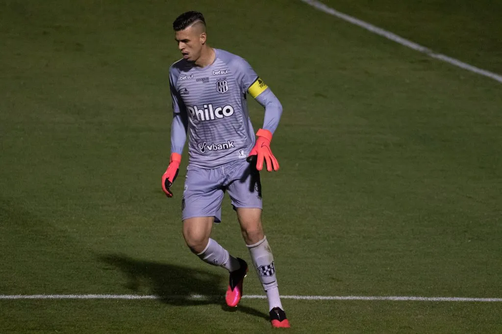 SP – Campinas – 04/09/2020 – BRASILEIRO B 2020, PONTE PRETA X BOTAFOGO-SP – Ivan goleiro do Ponte Preta durante partida contra o Botafogo-SP no estadio Moises Lucarelli pelo campeonato Brasileiro B 2020. Foto: Rebeca Reis/AGIF
