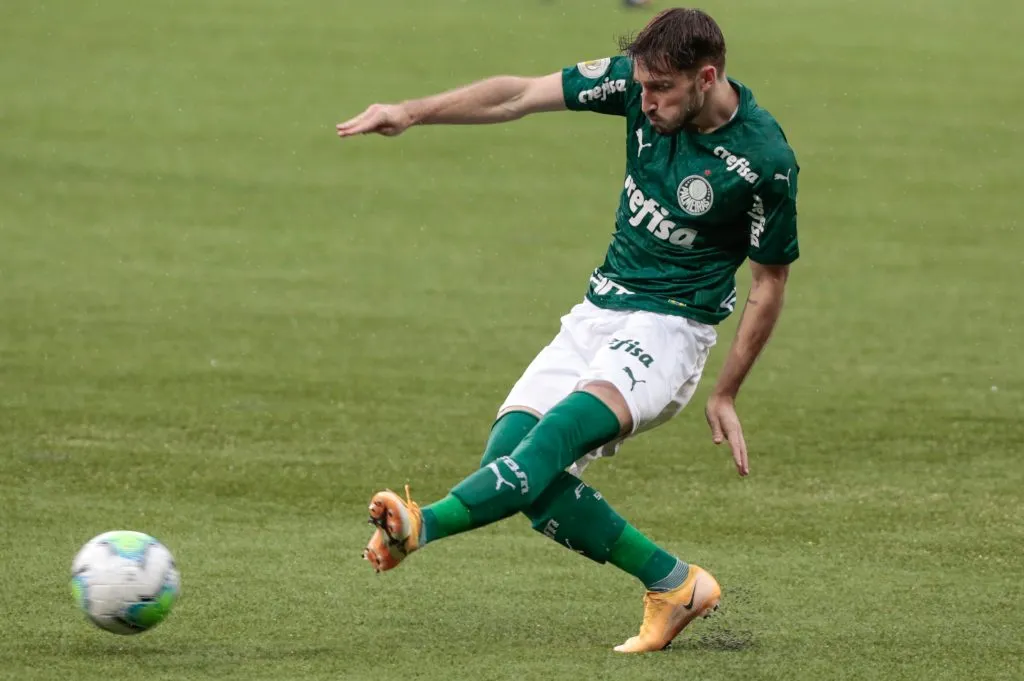 Matias Vina durante a sua passagem pelo Palmeiras em 2020. Foto: Marcello Zambrana/AGIF