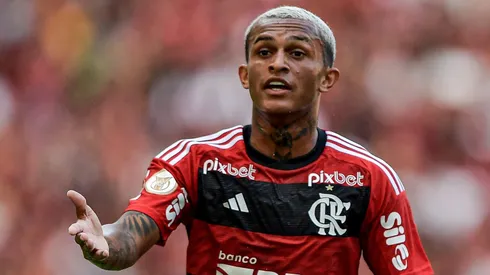 Lateral do Flamengo já recebeu várias sondagens da Europa - Foto: Thiago Ribeiro/AGIF