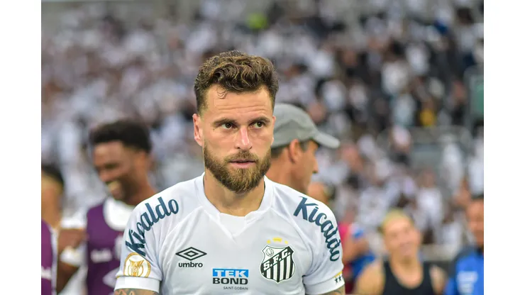 RJ - RIO DE JANEIRO - 26/11/2023 - BRASILEIRO A 2023, BOTAFOGO X SANTOS - Lucas Lima jogador do Santos durante partida contra o Botafogo no estadio Engenhao pelo campeonato Brasileiro A 2023. Foto: Thiago Ribeiro/AGIF