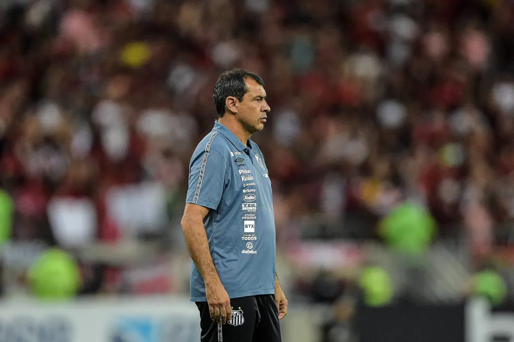 RJ – Rio de Janeiro – 06/12/2021 – BRASILEIRO A 2021, FLAMENGO X SANTOS – Fabio Carille tecnico do Santos durante partida contra o Flamengo no estadio Maracana pelo campeonato Brasileiro A 2021. Foto: Thiago Ribeiro/AGIF
