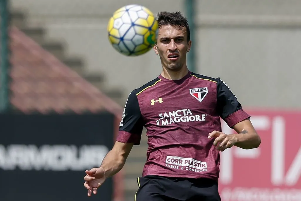 Foto: Marcello Zambrana/AGIF – João Schmidt fez bons jogos no São Paulo