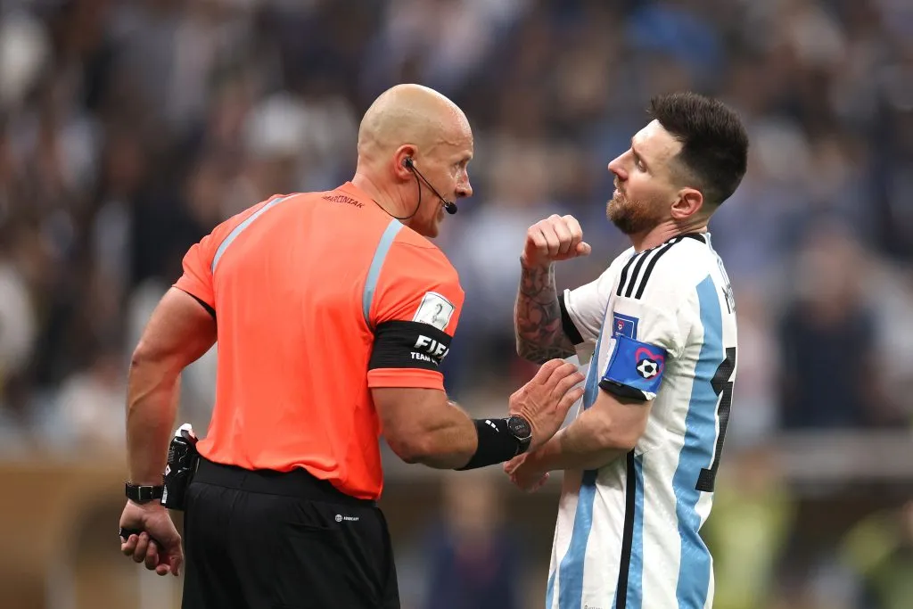 Szymon Marciniak apitou final vencida pela Argentina. (Photo by Catherine Ivill/Getty Images)