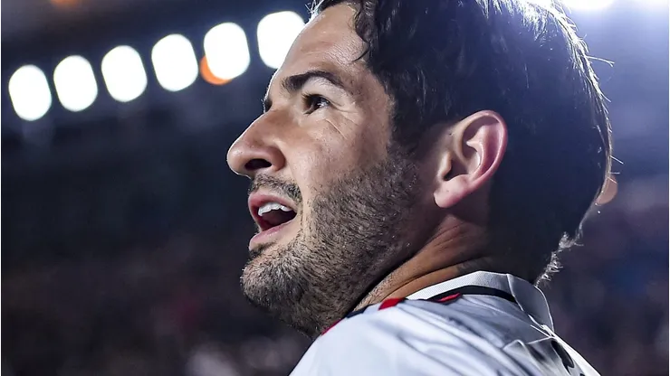 Alexandre Pato com a camisa do São Paulo - Foto: Marcelo Endelli/Getty Images