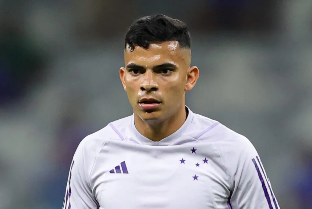 Bruno Rodrigues jogador do Cruzeiro durante aquecimento antes da partida contra o Palmeiras no estadio Mineirao pelo campeonato Brasileiro A 2023. Foto: Gilson Lobo/AGIF