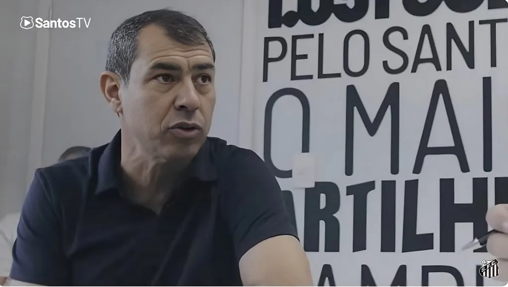 Fábio Carille em transmissão da Santos TV após ser apresentado como técnico. Foto: Reprodução/SantosTV