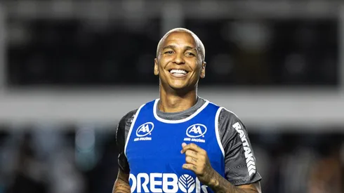 Deyverson em duelo entre Santos e Cuiabá, na Vila Belmiro. Foto: Abner Dourado/AGIF