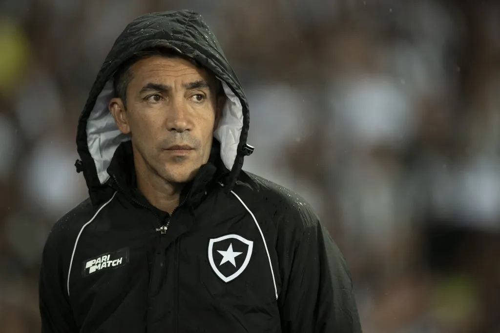 Bruno Lage tecnico do Botafogo durante partida contra o Goias no estadio Engenhao pelo campeonato Brasileiro A 2023. Jorge Rodrigues/AGIF
