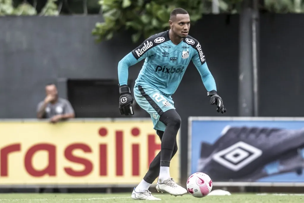 John, goleiro do Santos, durante treino no CT Rei Pelé – Foto: Ivan Storti/Santos FC