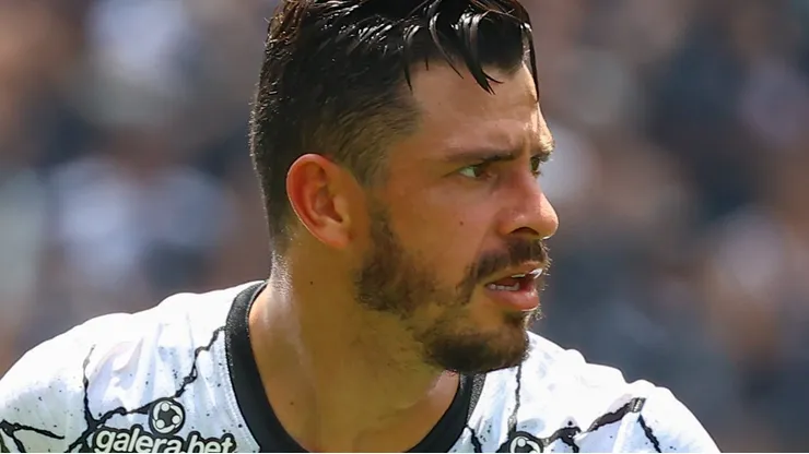 Foto: Marcello Zambrana/AGIF - Giuliano em partida pelo Corinthians no Campeonato Brasileiro de 2022