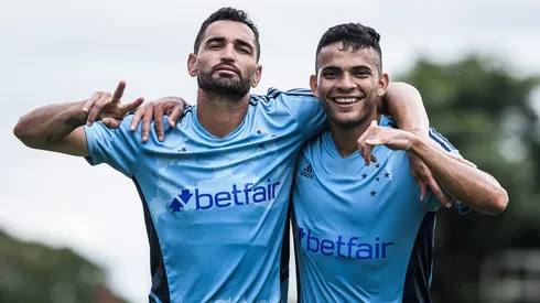 Gilberto e Bruno Rodrigues, jogadores do Cruzeiro - Foto: Gustavo Aleixo/Cruzeiro