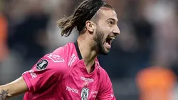 Foto: Alexandre Schneider/Getty Images - Lautaro Diaz comemorando gol contra o próprio Corinthians, na Libertadores
