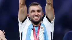 Foto: Julian Finney/Getty Images - Germán Pezzella celebrando o título da Copa do Mundo com a Seleção Argentina