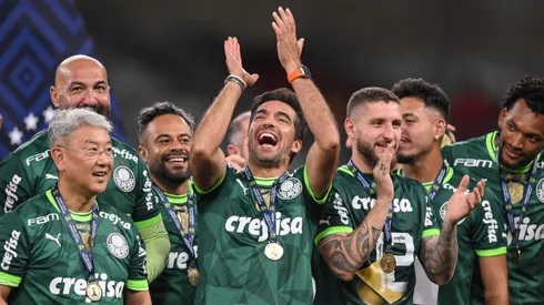 Abel Ferreira comemorando o título do Cameonato Brasileiro 2023. Foto: João Guilherme Arenazio/Getty Images.