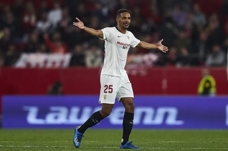 Fernando em ação pelo Sevilla – Foto: Divulgação/Sevilla